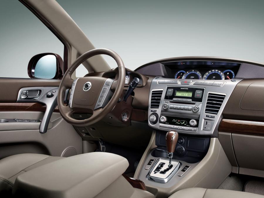  SsangYong Rodius 2013 года  (фото 10 из 12)